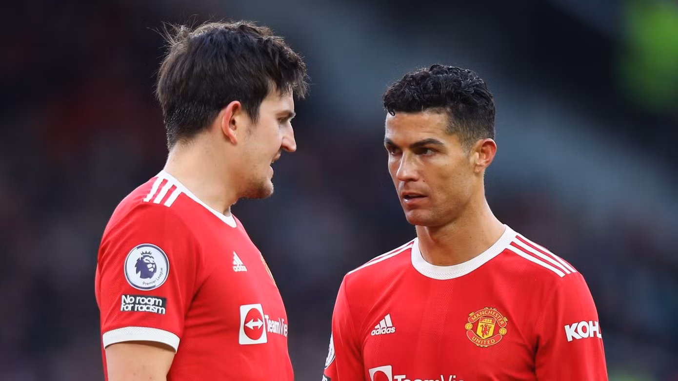 Maguire đã "đá" Ronaldo ra khỏi nhóm chat