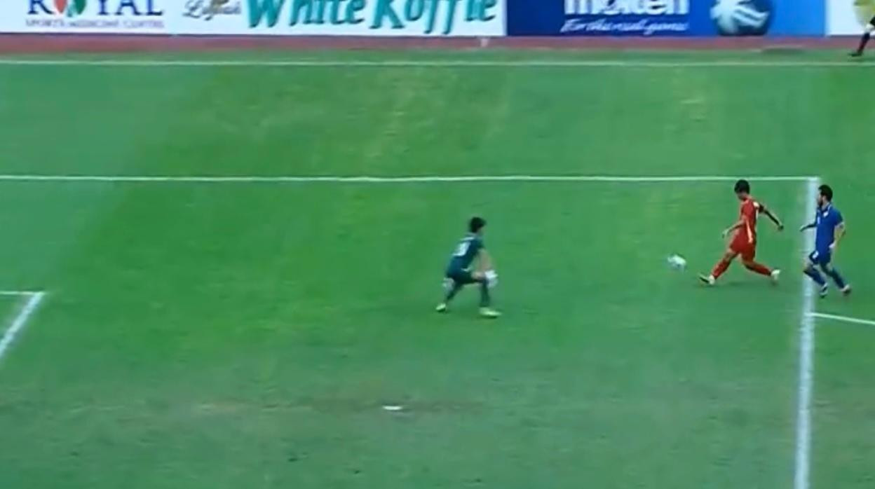 Quốc Việt tâng bóng điệu nghệ ghi bàn gỡ hòa 1-1 Quốc Việt tâng bóng điệu nghệ ghi bàn gỡ hòa 1-1