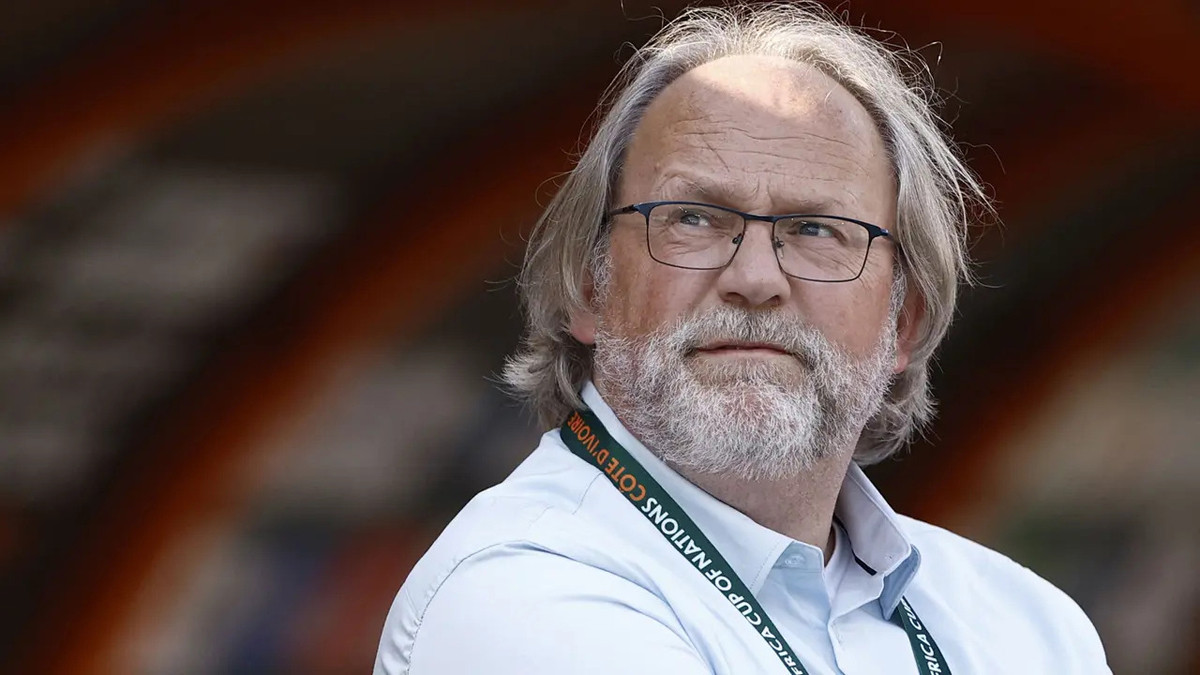 HLV Tom Saintfiet đang cố gắng cải thiện sức mạnh của Philippines nhờ vào nhập tịch HLV Tom Saintfiet đang cố gắng cải thiện sức mạnh của Philippines nhờ vào nhập tịch