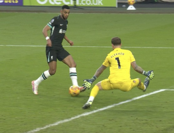 Lập cú đúp phút bù giờ, Nunez giúp Liverpool vượt ải Brentford ảnh 12 Lập cú đúp phút bù giờ, Nunez giúp Liverpool vượt ải Brentford ảnh 12