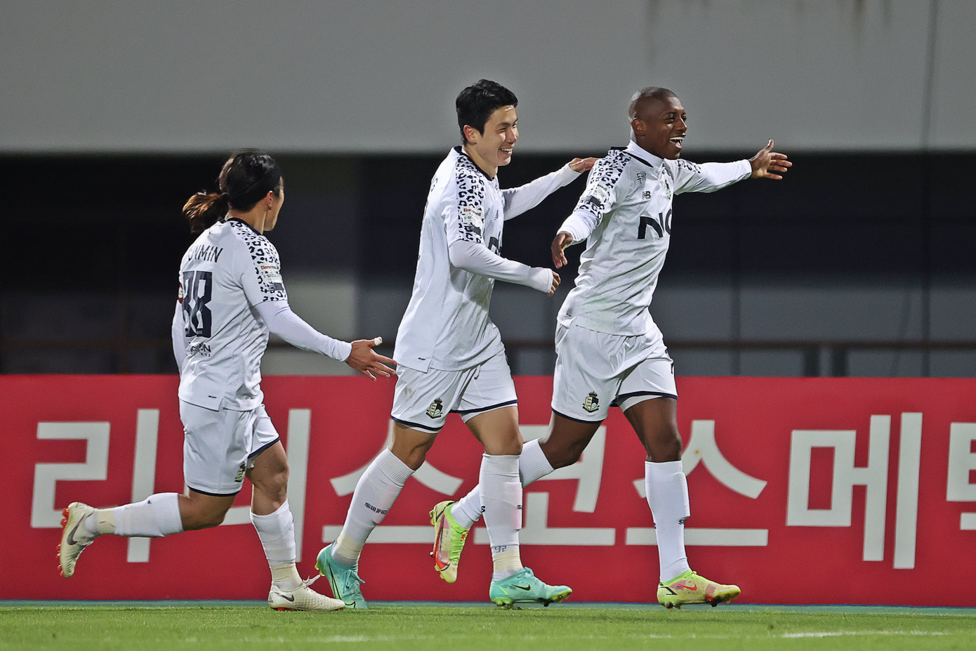 Seoul E-Land thắng 1-0 với bàn thắng duy nhất phút 36 Seoul E-Land thắng 1-0 với bàn thắng duy nhất phút 36