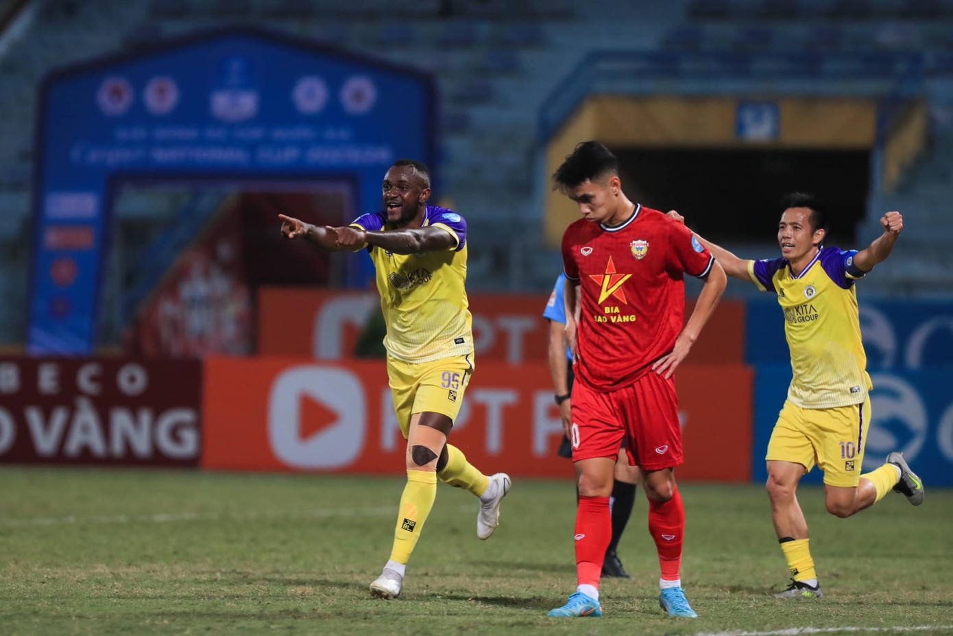 Hà Nội FC cán đích V-League ở vị trí thứ 3