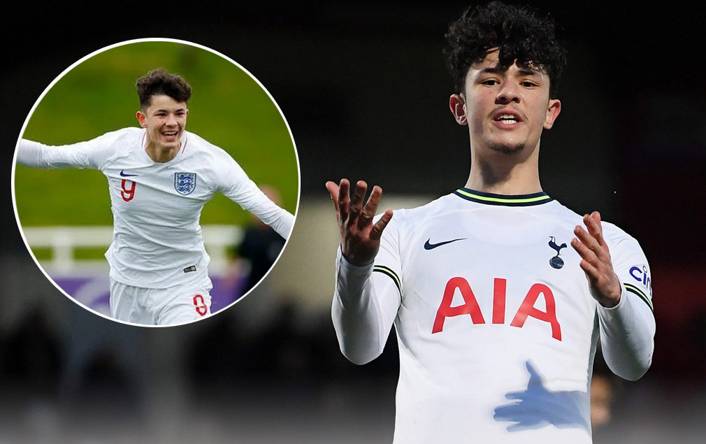Jude Soonsup Bell đang khoác áo Tottenham