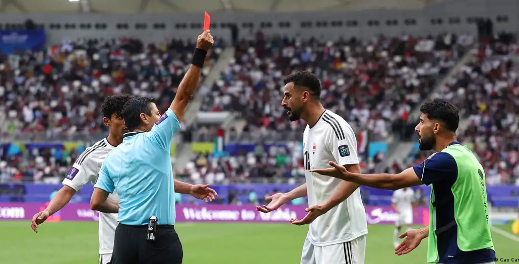 Iraq thua Jordan sau tấm thẻ đỏ của Hussein