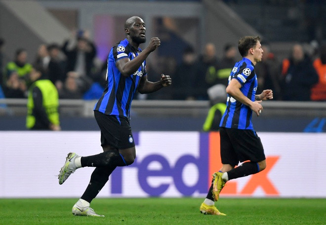 Lukaku ăn mừng sau pha ghi bàn duy nhất của trận đấu Lukaku ăn mừng sau pha ghi bàn duy nhất của trận đấu