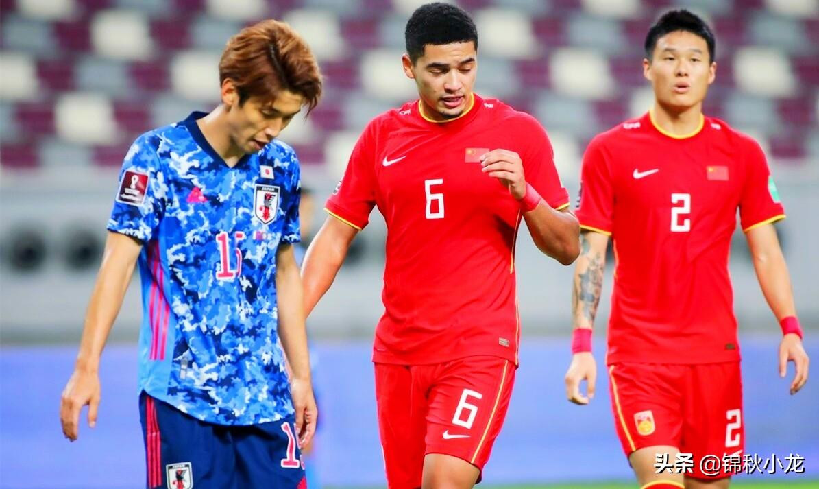 Jiang Guangtai (giữa) là cầu thủ nhập tịch hiếm hoi có gốc gác Trung Quốc