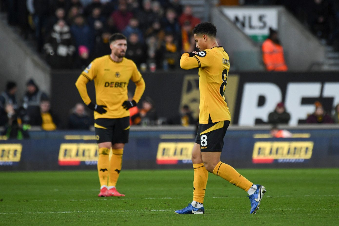 Wolves đã không thể tận dụng thời cơ khi thi đấu hơn người