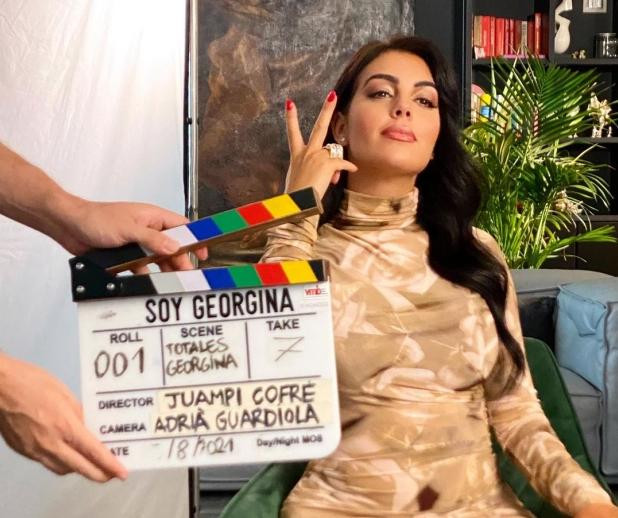Georgina đang trong quá trình làm phim Georgina đang trong quá trình làm phim