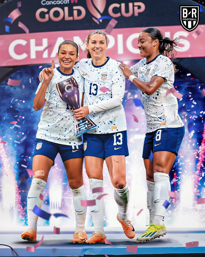 Jaedyn Shaw cùng huyền thoại Alex Morgan Jaedyn Shaw cùng huyền thoại Alex Morgan