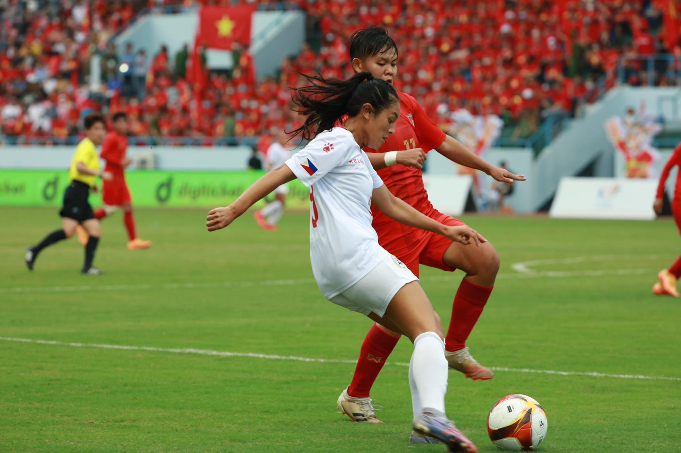 Philippines mất thế trận ở hiệp 1 nhưng vùng lên mạnh mẽ trong hiệp 2 Philippines mất thế trận ở hiệp 1 nhưng vùng lên mạnh mẽ trong hiệp 2