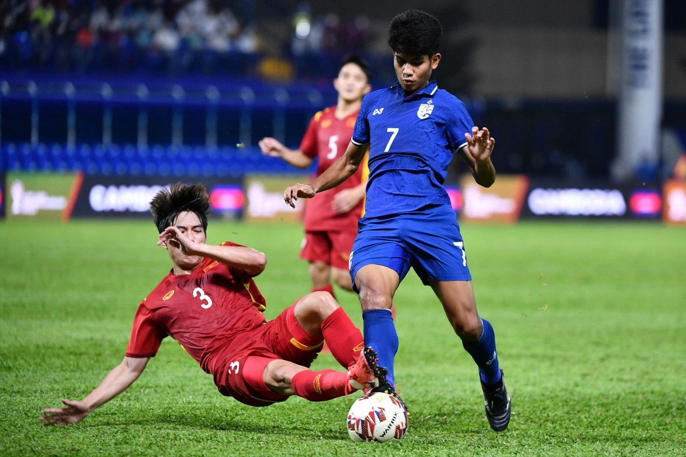 Thái Lan vấp phải một hàng thủ vững vàng của Việt Nam Thái Lan vấp phải một hàng thủ vững vàng của Việt Nam