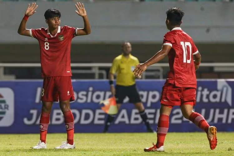 Kaka tiếp tục ghi bàn cho Indonesia