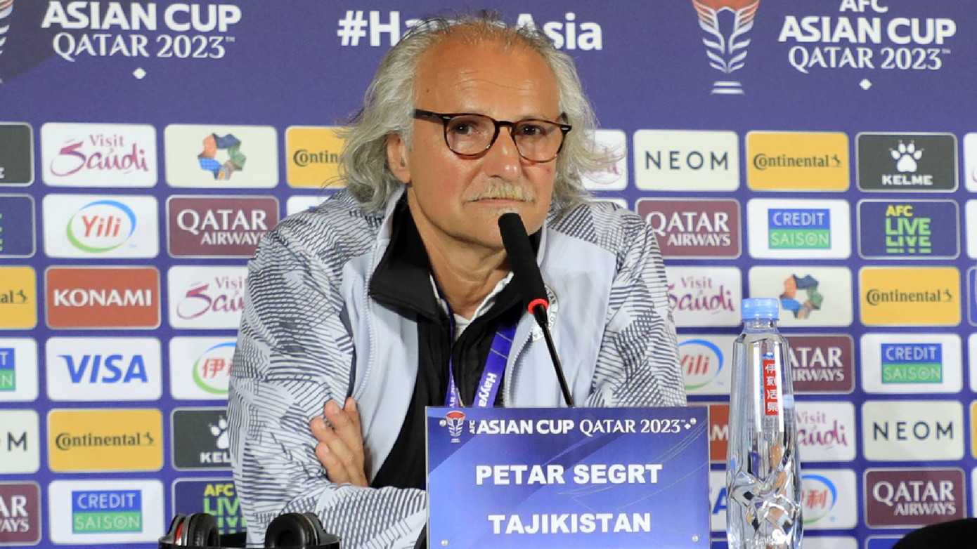 HLV tuyển Tajikistan đưa ra thông điệp đầy ẩn ý