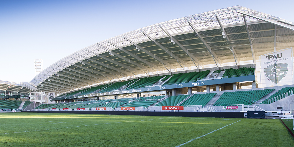 Sân Stade du Hameau có sức chứa 14,5 ngàn chỗ