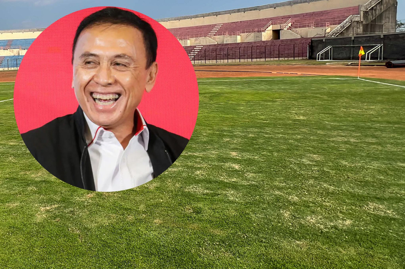 Chất lượng mặt sân Sultan Agung là khá tệ, điều đó thể hiện qua mặt cỏ không đều, lồi lõm Chất lượng mặt sân Sultan Agung là khá tệ, điều đó thể hiện qua mặt cỏ không đều, lồi lõm