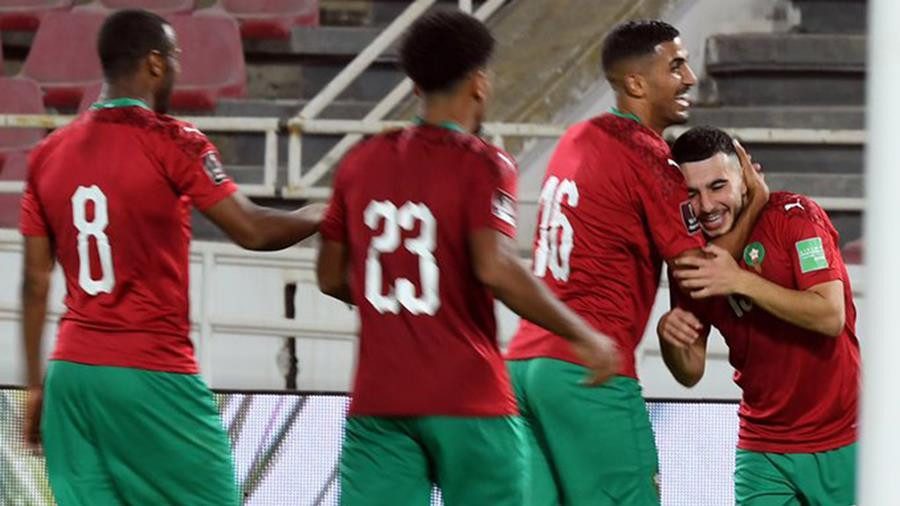 Ilias Chair (bìa phải) chỉ cao 1m58