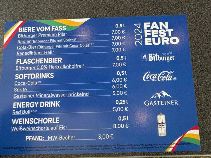 Giá các loại đồ uống tại sân bóng khiến CĐV e dè