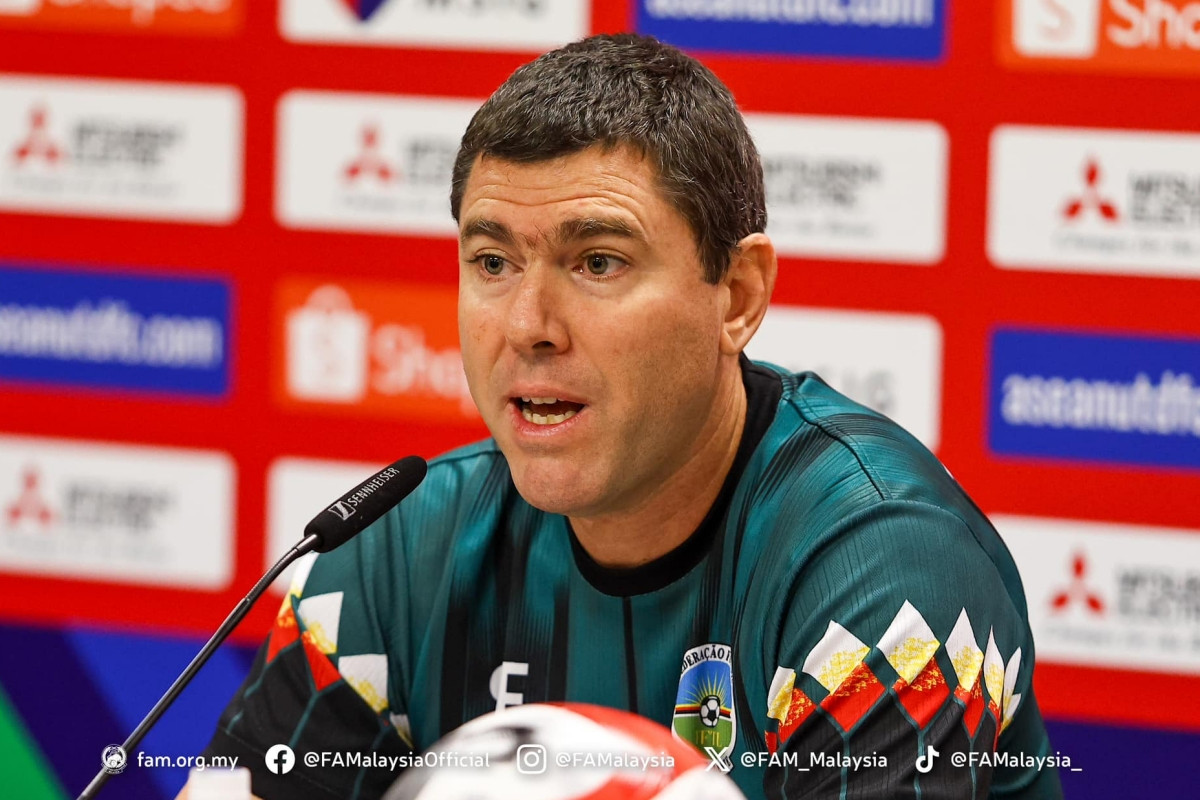 HLV Simon Elissetch của ĐT Timor Leste HLV Simon Elissetch của ĐT Timor Leste