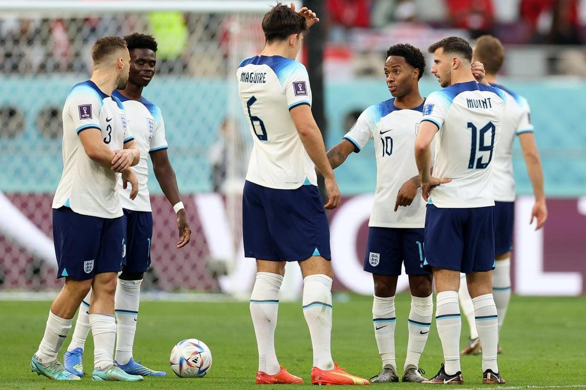 Các thành viên ĐT Anh sẽ không được gặp WAG ít nhất là hết vòng bảng Các thành viên ĐT Anh sẽ không được gặp WAG ít nhất là hết vòng bảng