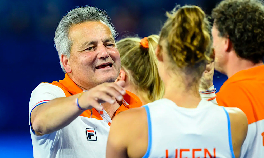 HLV Paul van Ass huấn luyện đội tuyển hockey nữ và nam của Hà Lan HLV Paul van Ass huấn luyện đội tuyển hockey nữ và nam của Hà Lan