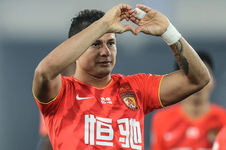 Elkeson thi đấu tốt trong màu áo CLB nhưng mờ nhạt ở ĐTQG Elkeson thi đấu tốt trong màu áo CLB nhưng mờ nhạt ở ĐTQG