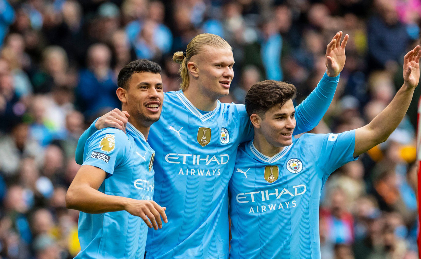 Đại thắng Luton, Manchester City chiếm ngôi đầu giải Ngoại hạng ảnh 19