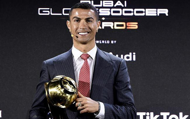 Ronaldo thắng giải cầu thủ ghi bàn xuất sắc nhất sau khi vừa cán mốc 800 bàn thắng trong sự nghiệp