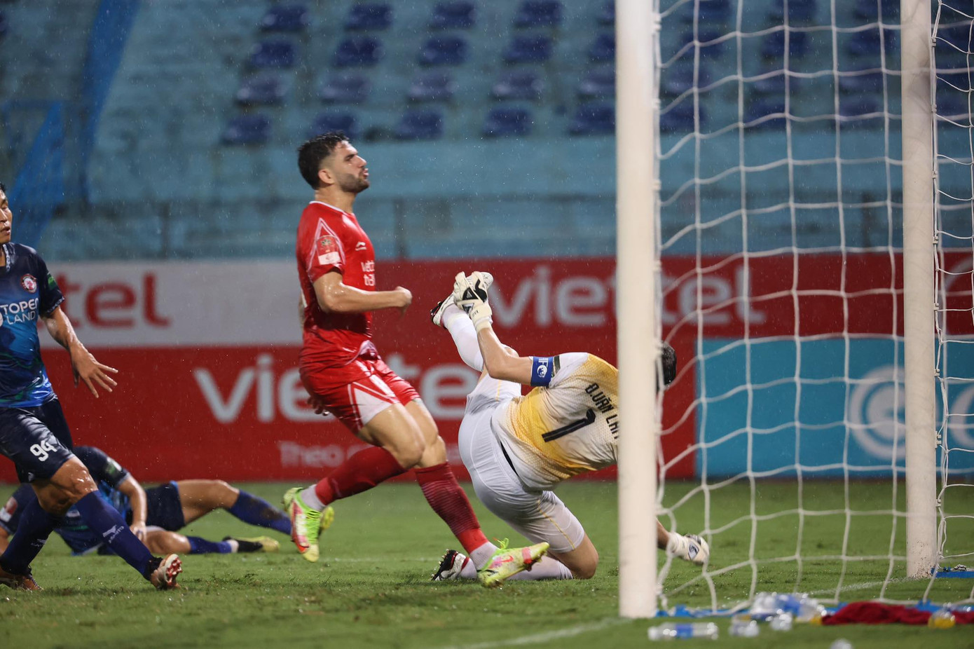 Văn Lâm đã từ chối Essam và các đồng đội (ảnh: Như Ý) Văn Lâm đã từ chối Essam và các đồng đội (ảnh: Như Ý)