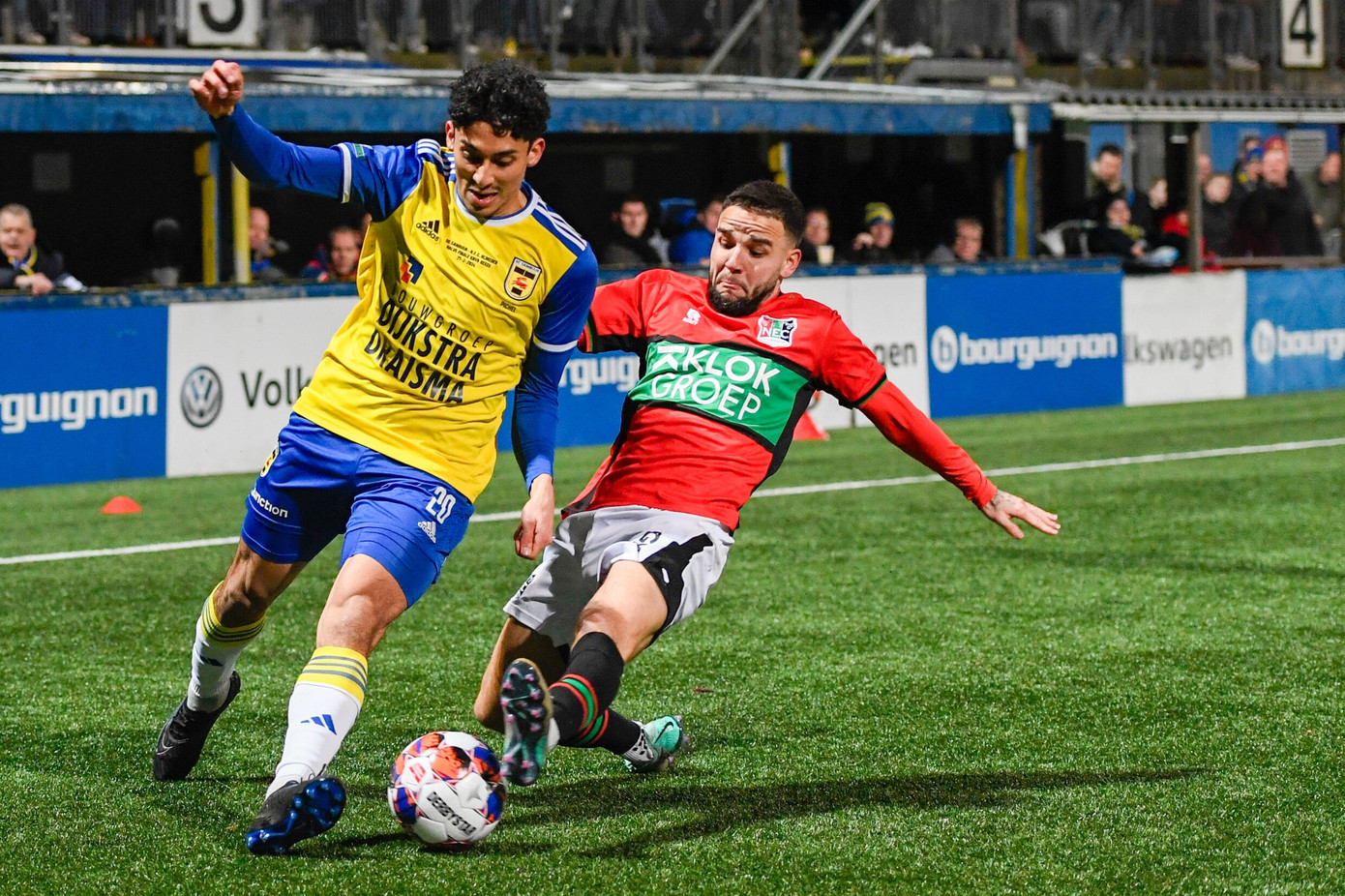 Verdonk là trụ cột của NEC Nijmegen, đội bóng trung bình khá ở giải VĐQG Hà Lan Verdonk là trụ cột của NEC Nijmegen, đội bóng trung bình khá ở giải VĐQG Hà Lan