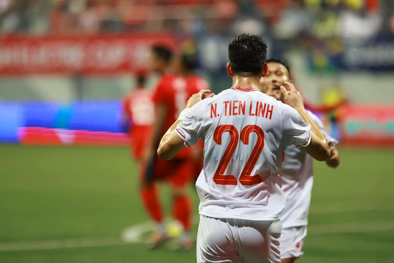 Tiến Linh ăn mừng bàn mở tỷ số Tiến Linh ăn mừng bàn mở tỷ số