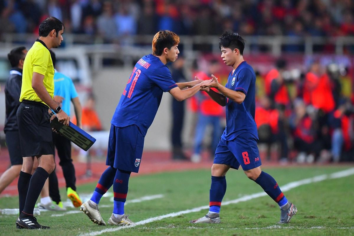 Ekanit bị thay ra ở phút 80 trận hòa Việt Nam 2-2 Ekanit bị thay ra ở phút 80 trận hòa Việt Nam 2-2