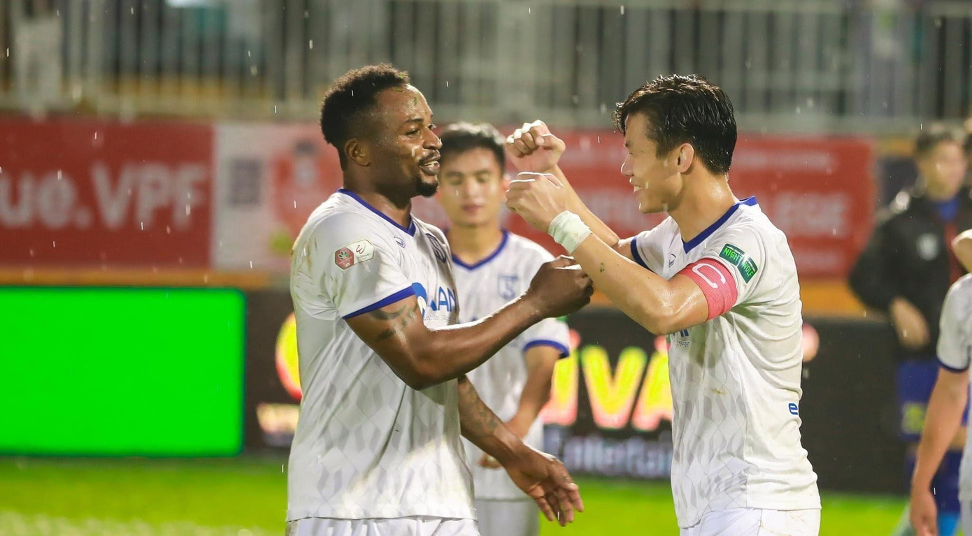 SLNA đang có tư tưởng thoải mái khi đã ở vị trí an toàn SLNA đang có tư tưởng thoải mái khi đã ở vị trí an toàn