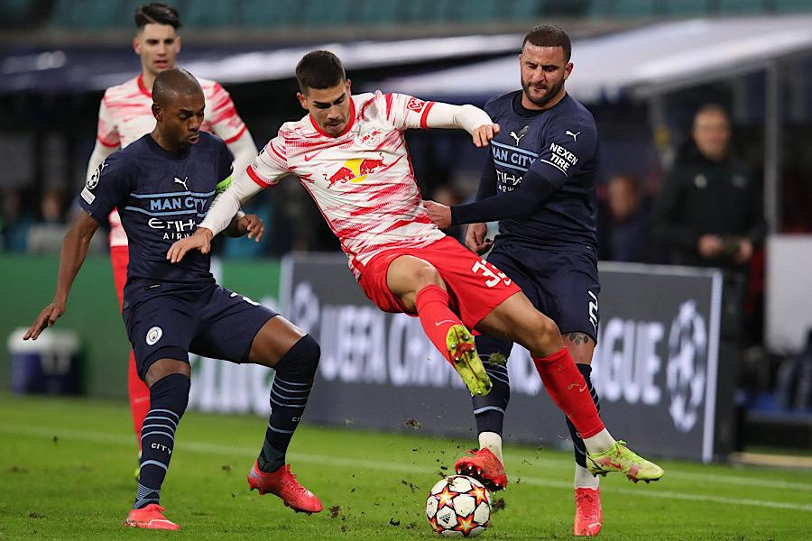 Pha đá sau khiến Walker bị đuổi trong trận đấu với Leipzig Pha đá sau khiến Walker bị đuổi trong trận đấu với Leipzig