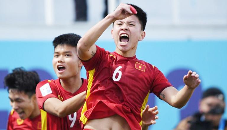 Tiến Long (6) và Văn Tùng là hai trong nhiều cầu thủ đủ tuổi dự U23 châu Á 2024 Tiến Long (6) và Văn Tùng là hai trong nhiều cầu thủ đủ tuổi dự U23 châu Á 2024