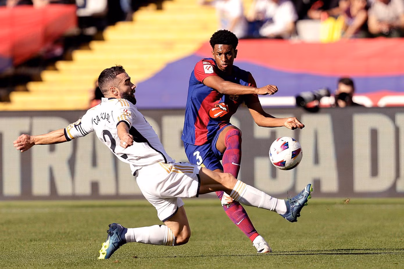 Bellingham lập cú đúp, Real ngược dòng hạ Barca 2-1 ảnh 13 Bellingham lập cú đúp, Real ngược dòng hạ Barca 2-1 ảnh 13