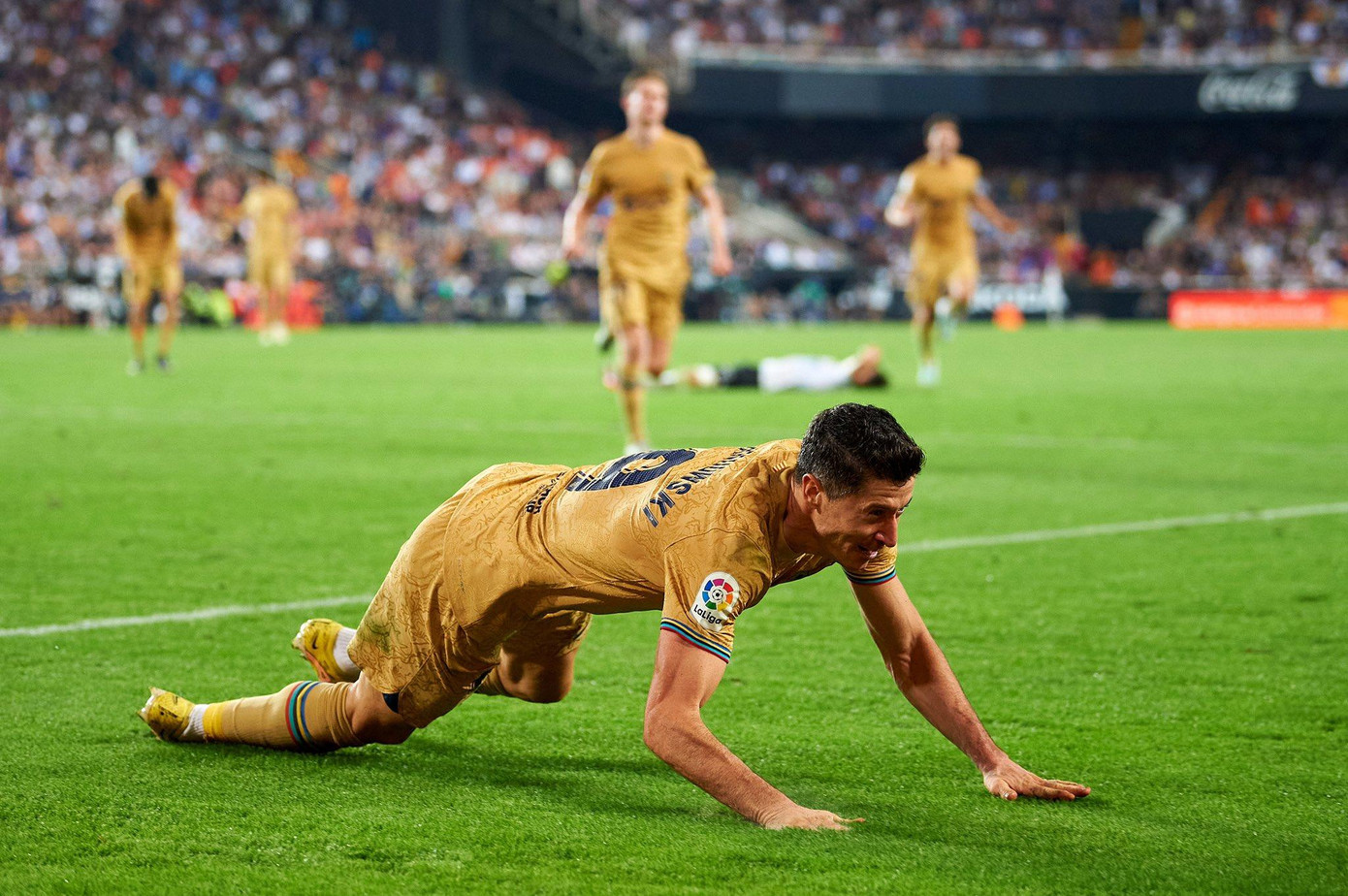 Lewandowski vẫn là người cầm về 3 điểm cho Barca