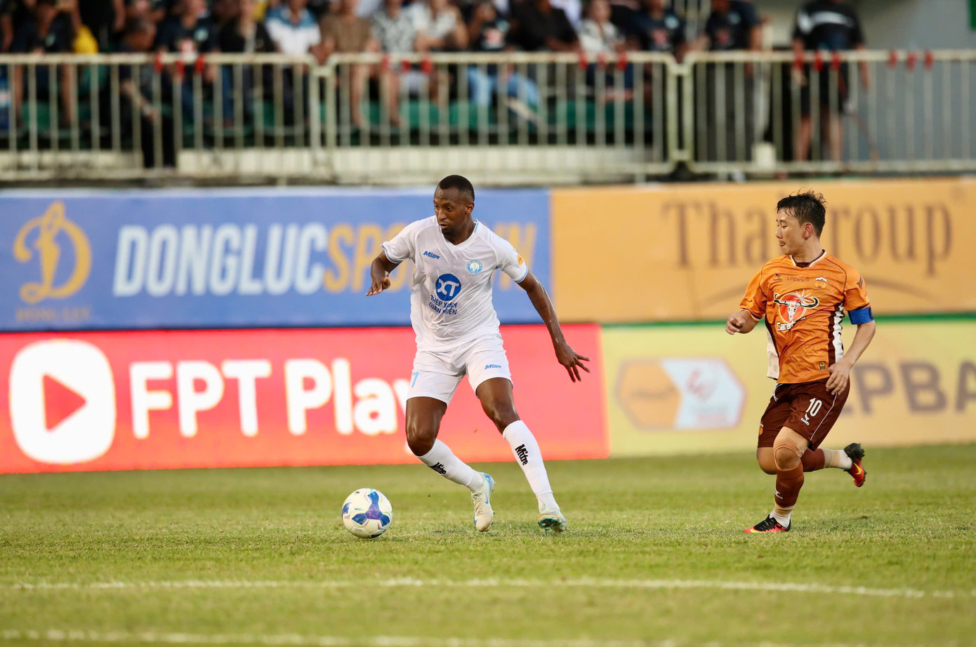 Xuân Son im tiếng, Nam Định chia điểm với HAGL ảnh 2 Xuân Son im tiếng, Nam Định chia điểm với HAGL ảnh 2