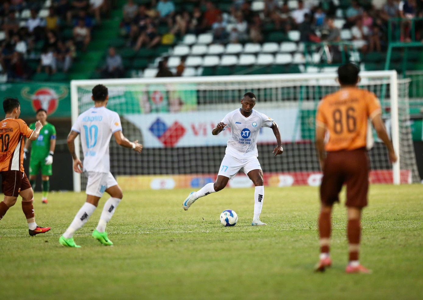 Xuân Son im tiếng, Nam Định chia điểm với HAGL ảnh 4 Xuân Son im tiếng, Nam Định chia điểm với HAGL ảnh 4