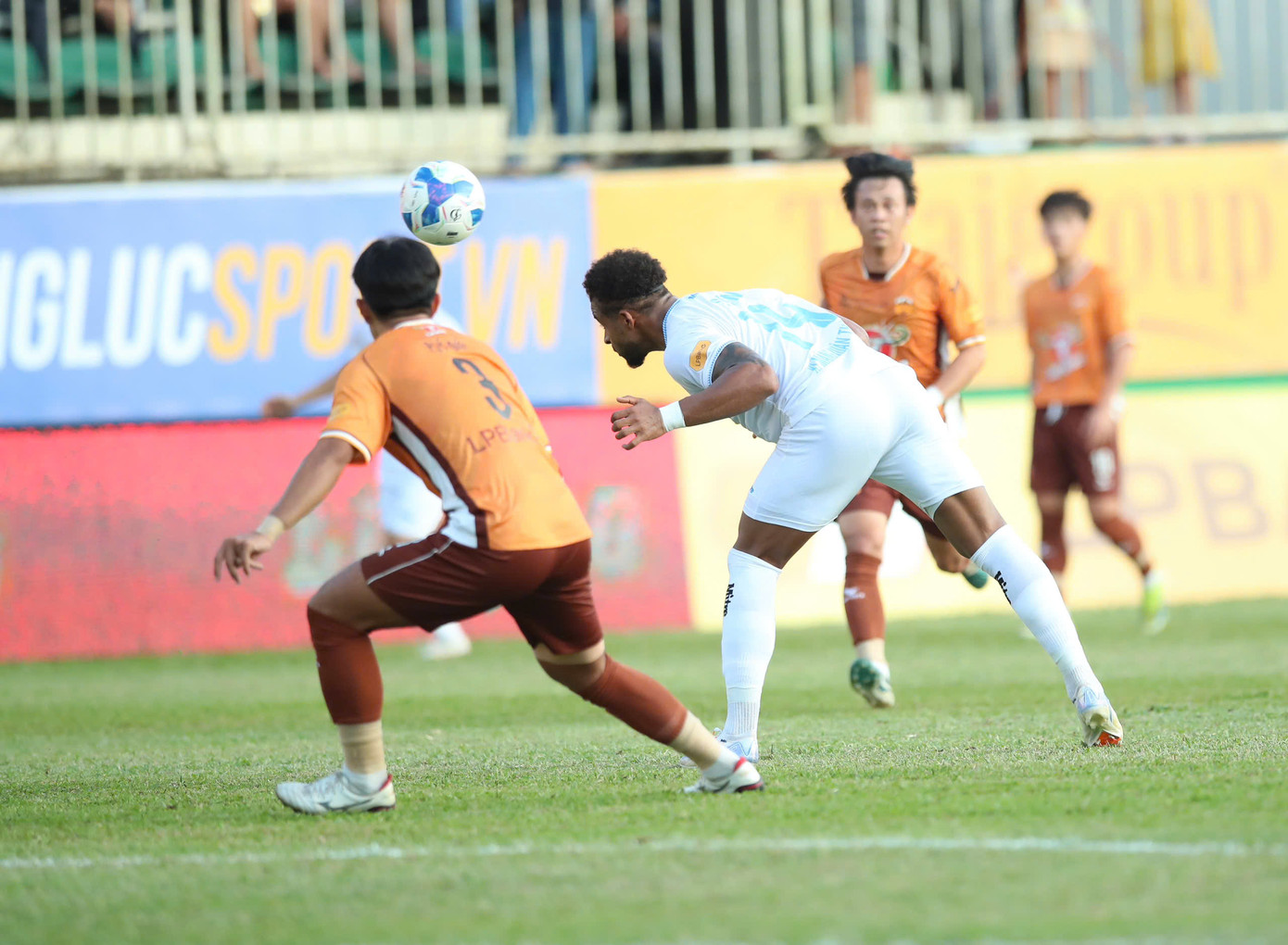 Xuân Son im tiếng, Nam Định chia điểm với HAGL ảnh 6 Xuân Son im tiếng, Nam Định chia điểm với HAGL ảnh 6