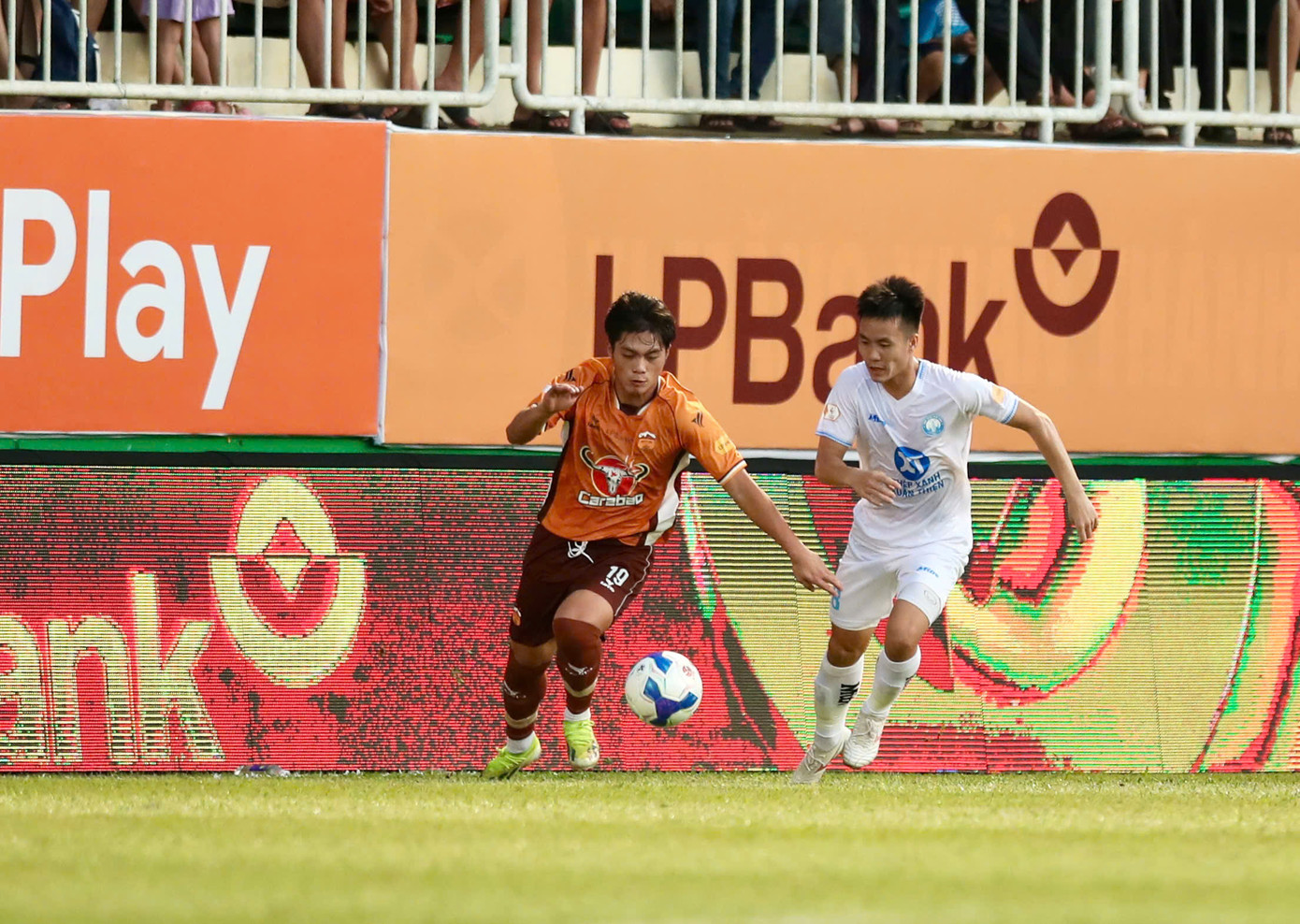 HAGL đá sân khách không tốt