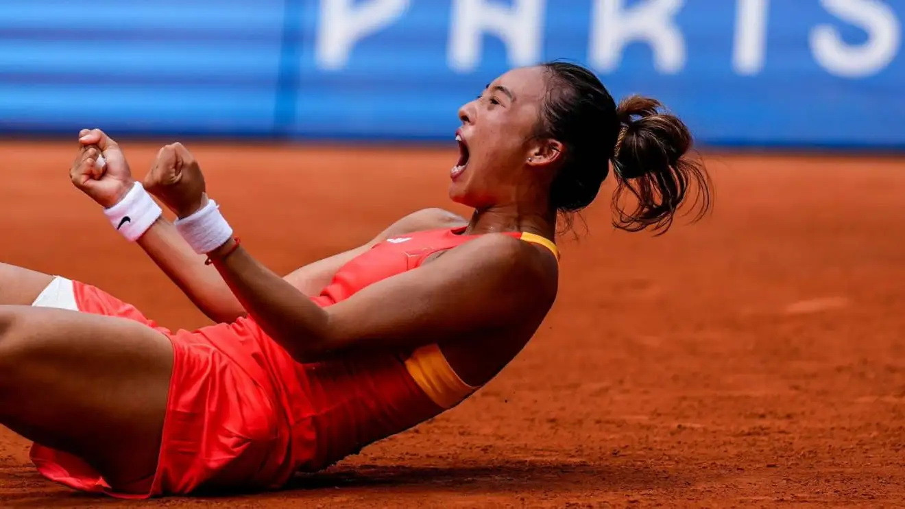 Zheng Qinwen thắng áp đảo set 1 Zheng Qinwen thắng áp đảo set 1