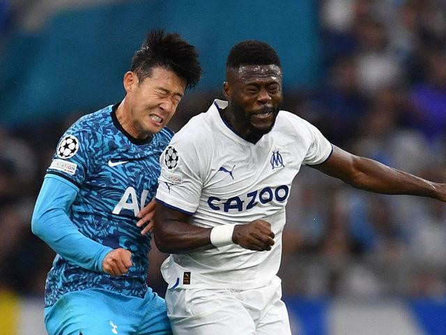 Pha va chạm giữa Mbemba và Son Pha va chạm giữa Mbemba và Son