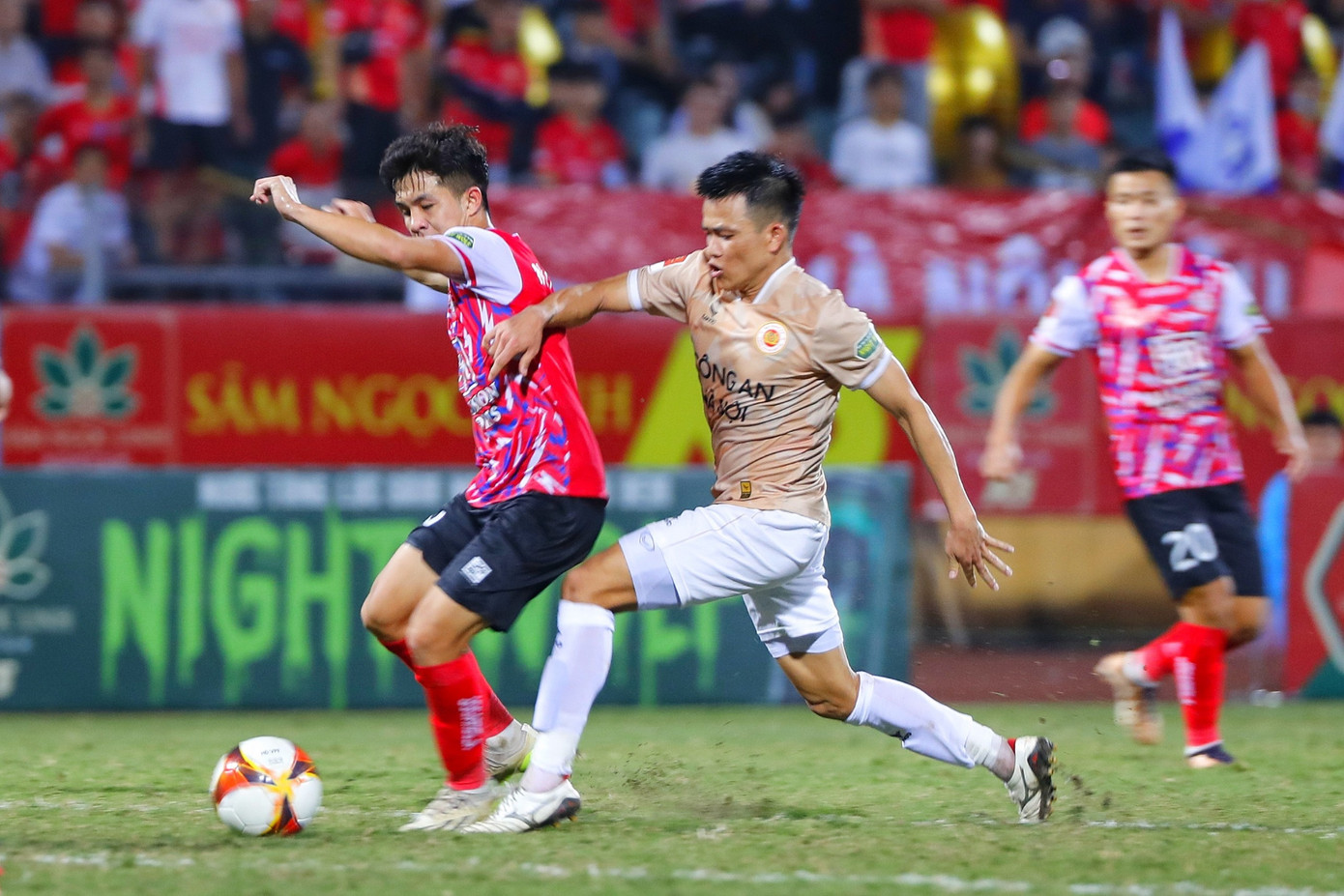 Giúp CAHN đánh bại TP HCM 2-0, HLV Kiatisuk có màn ra mắt thành công ảnh 7 Giúp CAHN đánh bại TP HCM 2-0, HLV Kiatisuk có màn ra mắt thành công ảnh 7