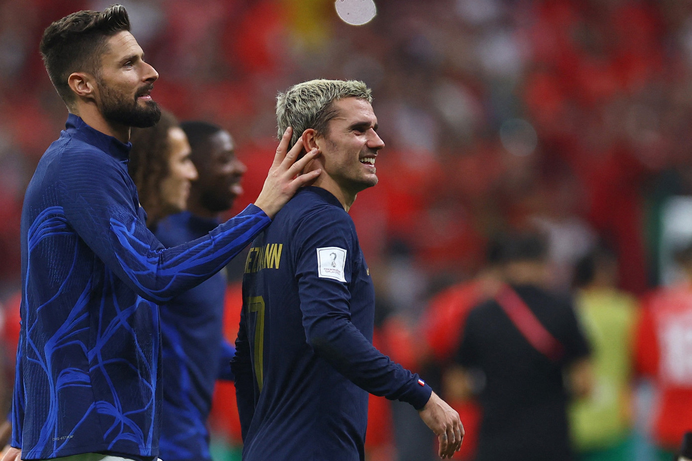 Giroud và Griezmann, hai thành viên lớn tuổi nhất ĐT Pháp, đều không có băng thủ quân ĐTQG