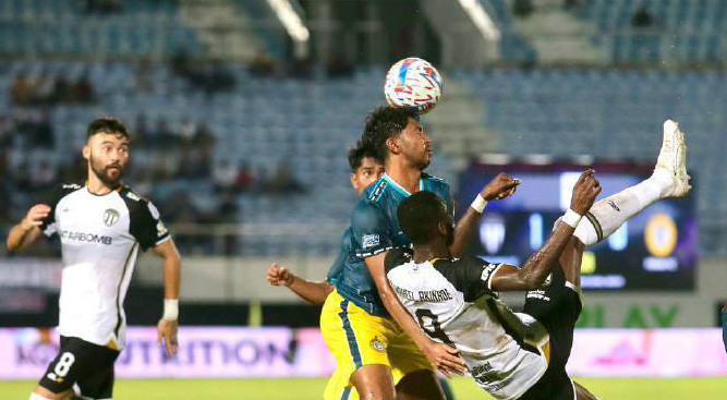 Trận Sri Pahang vs Kelantan diễn ra mà không có VAR