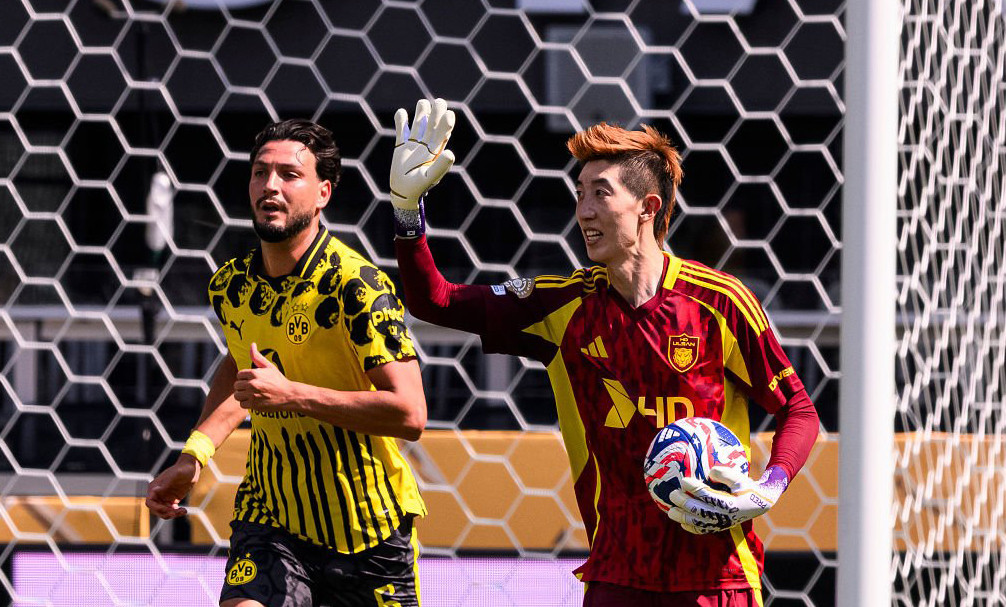 Thủ môn Jo Hyeon-woo đã xuất sắc giữ cho Ulsan HD không thua đậm trước Dortmund