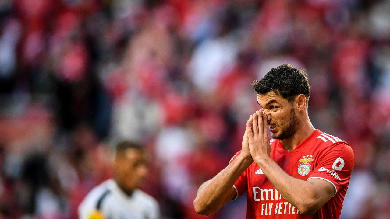 Yaremchuk xúc động trước sự động viên từ fan