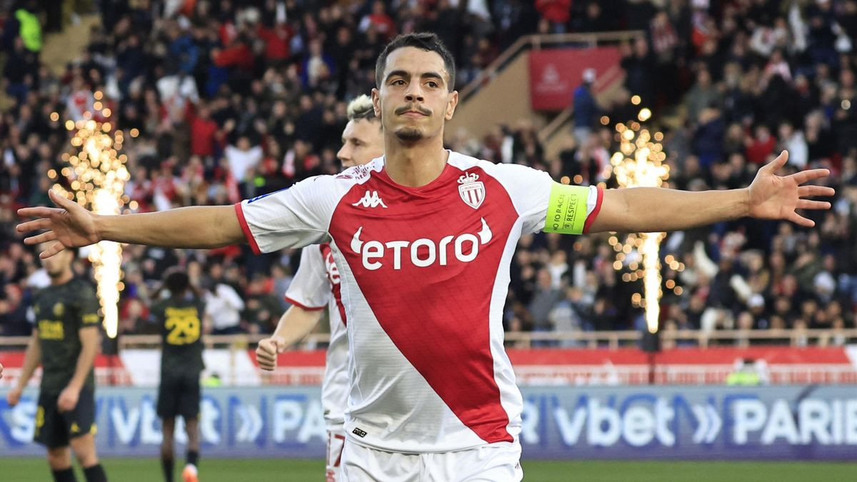 Ben Yedder liên tiếp làm khổ hàng thủ PSG Ben Yedder liên tiếp làm khổ hàng thủ PSG