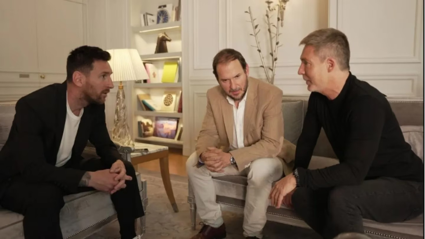 Cảnh Messi gặp gỡ 3 đại diện cầu thủ Cảnh Messi gặp gỡ 3 đại diện cầu thủ