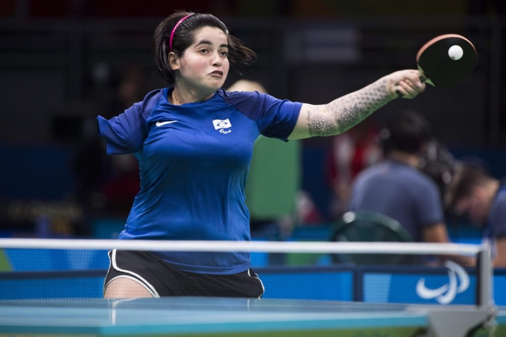 Bruna Alexandre khiến NHM cảm phục về tinh thần thi đấu Bruna Alexandre khiến NHM cảm phục về tinh thần thi đấu